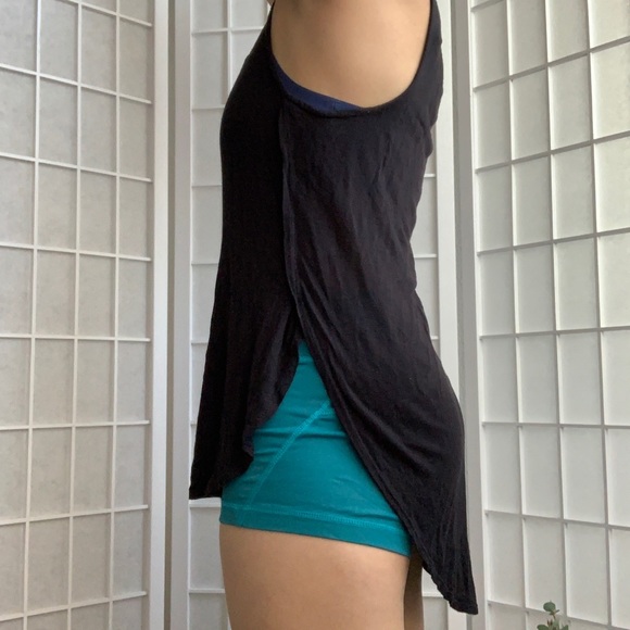 Black split hem tank - Picture 15 of 15